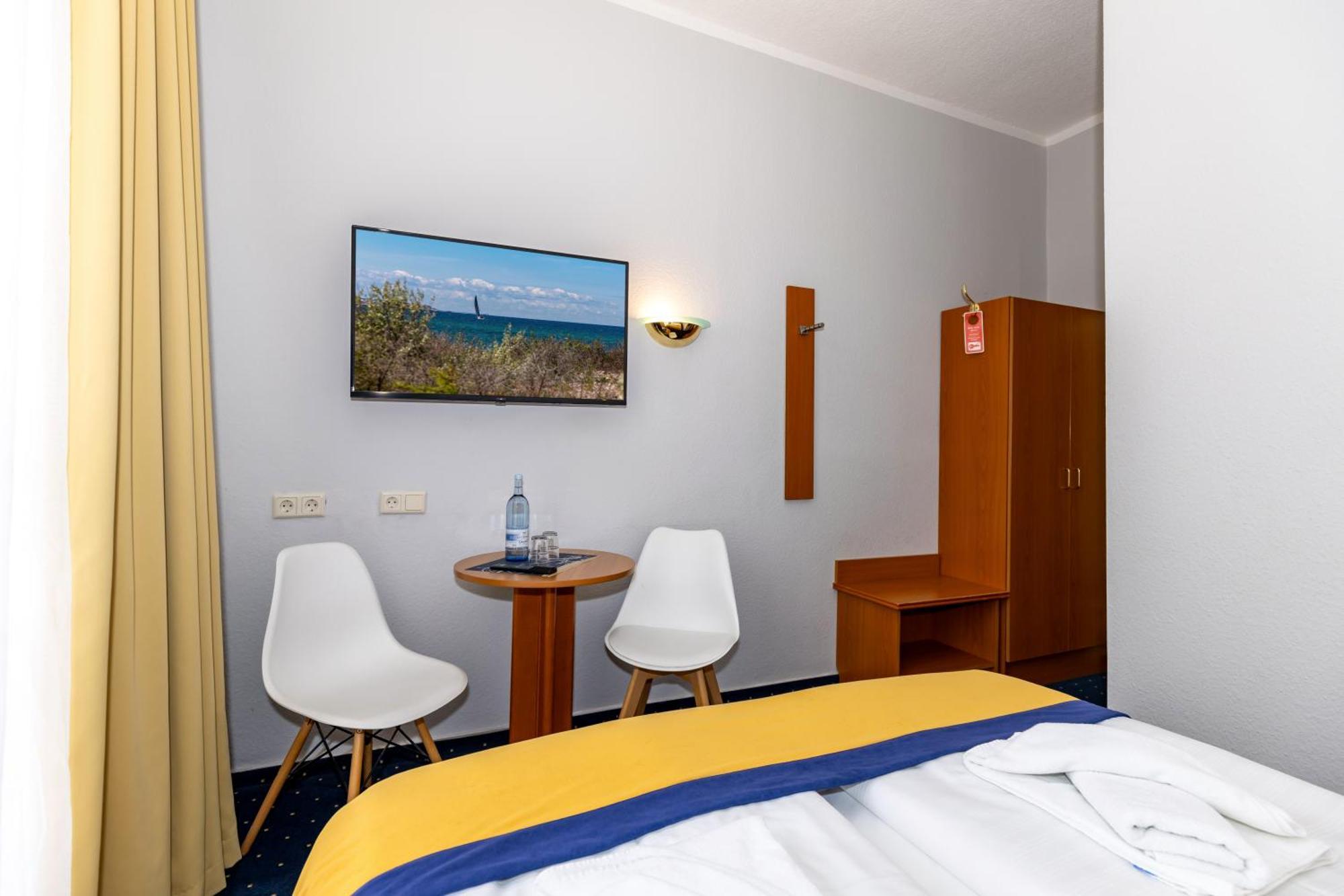 Hotel Zur Traube Kuehlungsborn Exterior foto